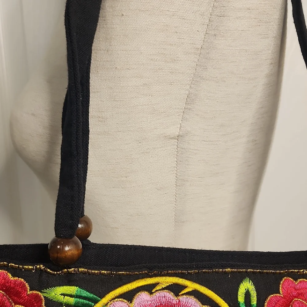 Elegant Mexican Black Floral Embroidered Shoulder Bag. - Picture 6 of 12